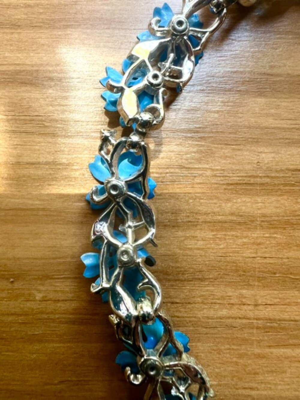 Trifari Mid-Century Turquoise Enamel Floral Choker Necklace; Signed; c. 1950-55 - Picture 3 of 4